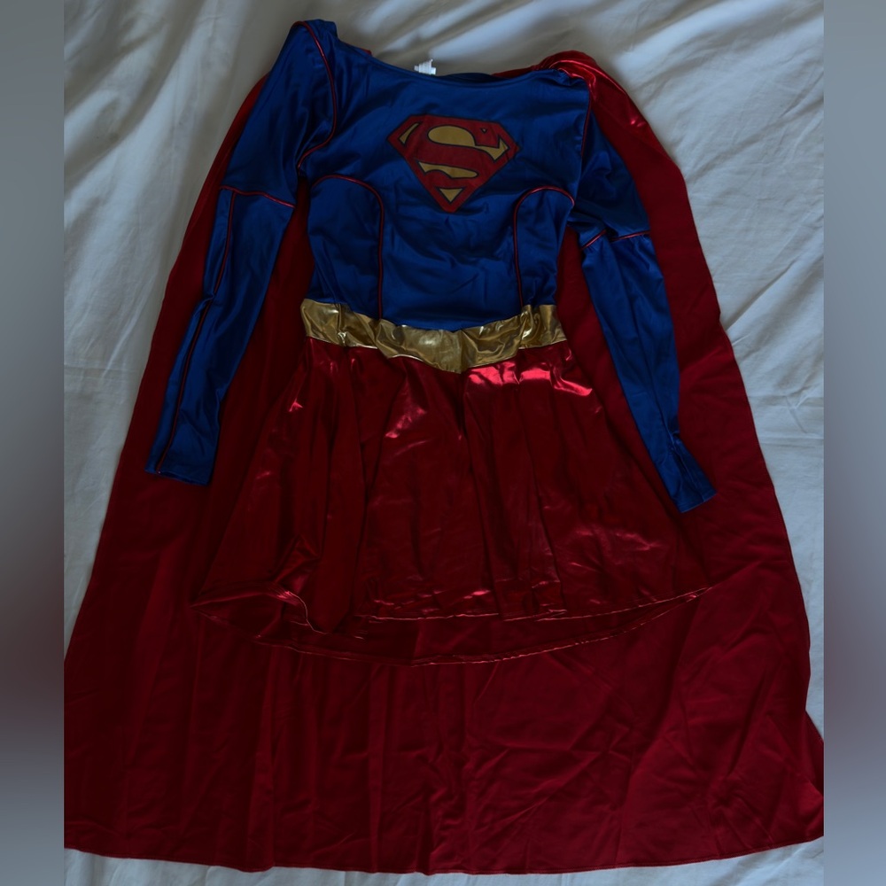Supergirl DC Women’s Costume - Picture 4 of 7